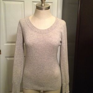 BANANA REPUBLIC Wool Cashmere Light Gray Scoop Neck Sweater-Size Small